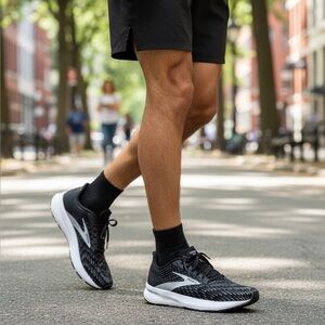 NEW BROOKS Hyperion Tempo Running Shoe in Black / Gunmetal 12